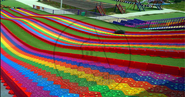 彩虹滑道(旱雪滑道)